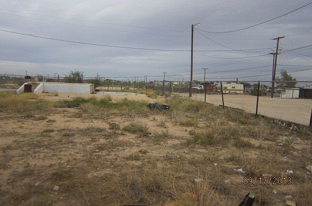 2nd image of 2702 N Mercury Ave