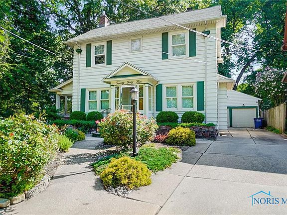 3rd image of 2044 N Kennison Dr