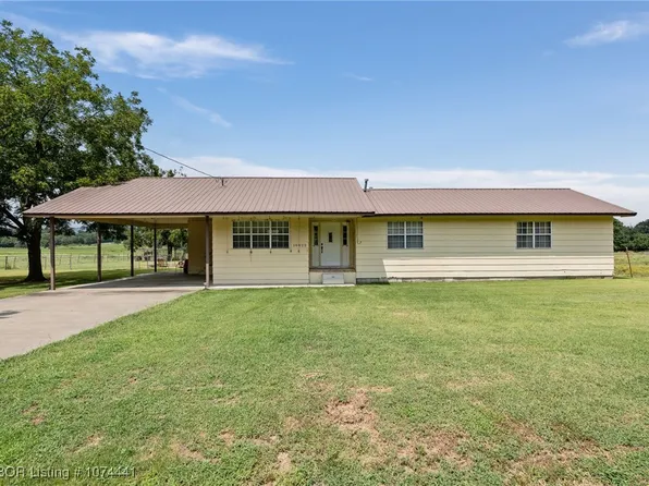 10822 375th St, Poteau, OK 74953