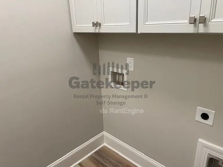 411 Silverbell Ct — Photo 15