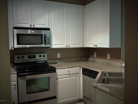 4th image of 8539 GATE Parkway W #1432