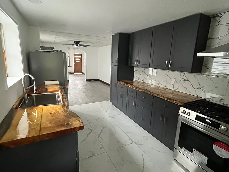 1142 Hampton St — Photo 8