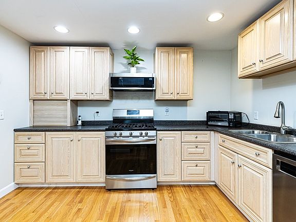 4th image of 31 Sargent St #31