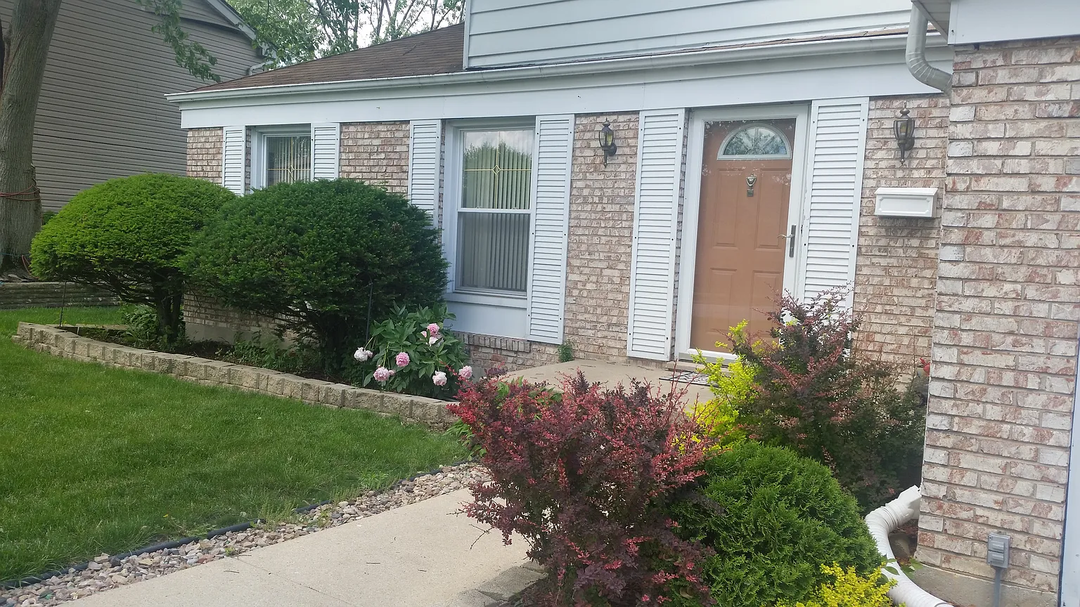 3100 Oakwood Dr photo 1