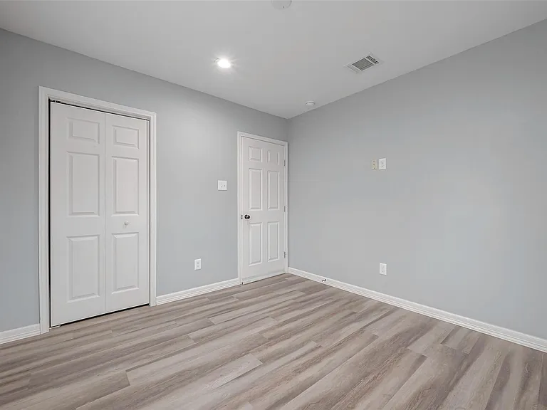 6322 Victoria St — Photo 29