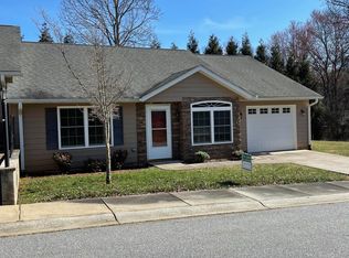 22 Wood Ln, Franklin, NC 28734
