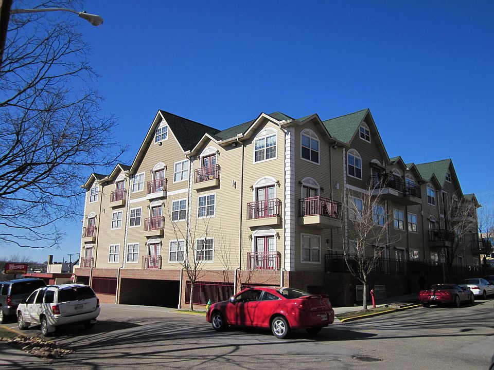 1st image of 1801 SW Lake Ave #323