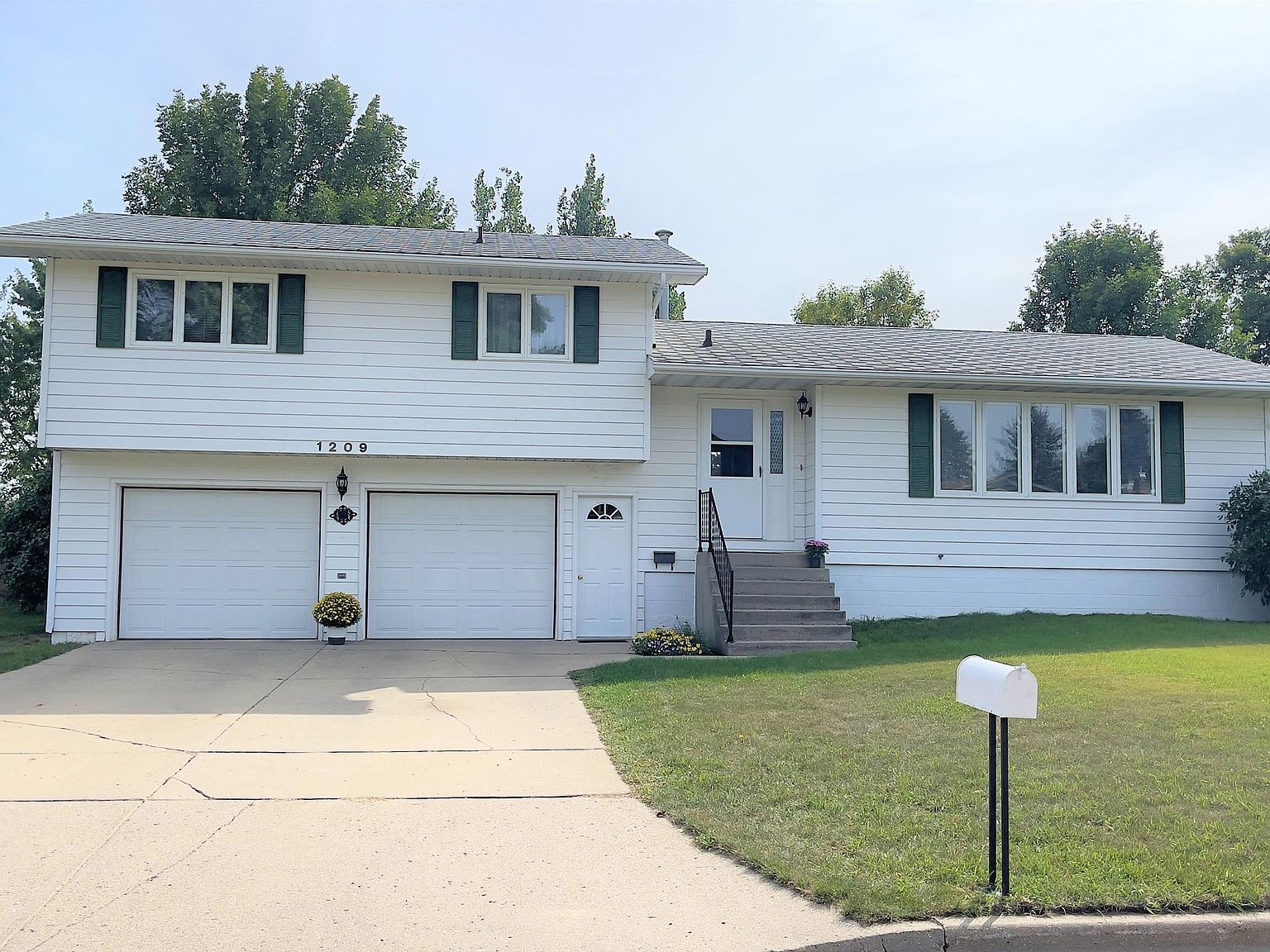 1209 18 1/2 Ave SW, Minot, ND 58701 MLS 231588 Zillow