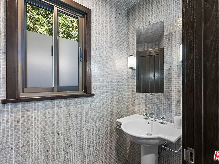 31833 Sea Level Dr — Photo 34