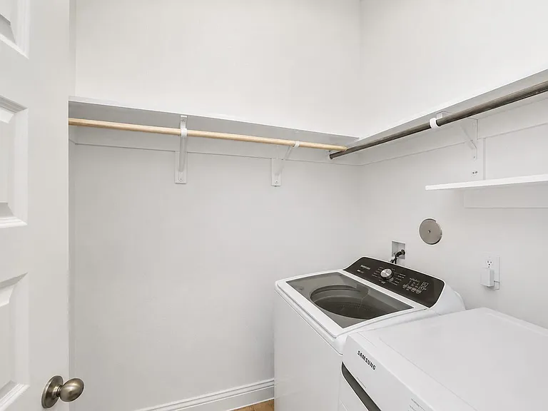 606 Round Lake Dr — Photo 29