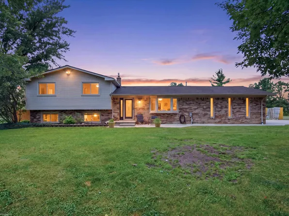 61111 Ray Center Rd, Ray Twp, MI 48096