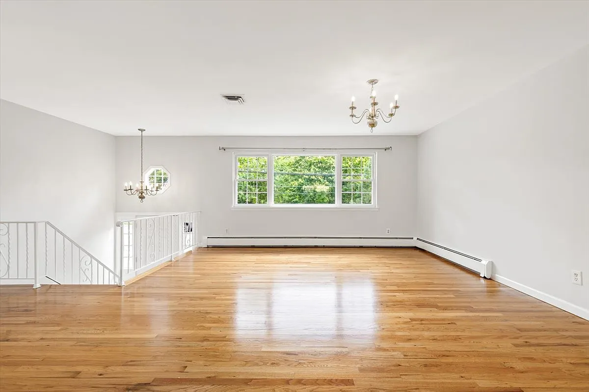 3 bed, 2400 sqft, $8,000 — Photo 3