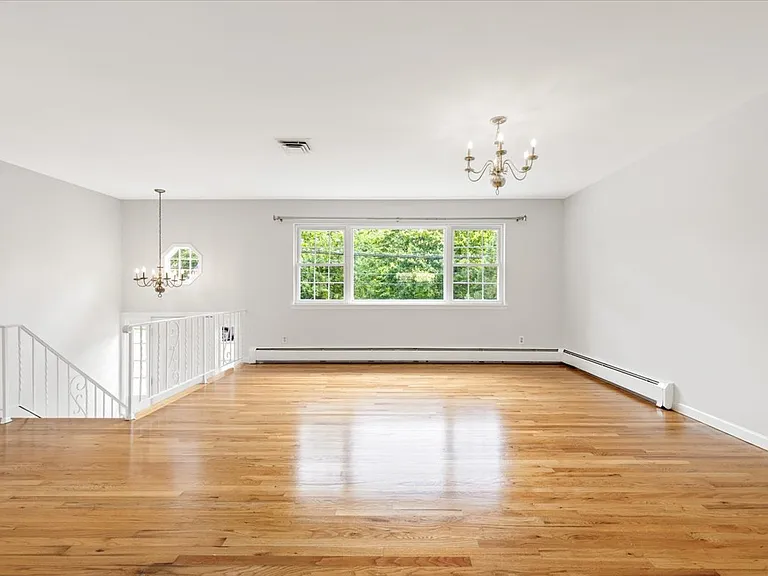 649 White Plains Rd — Photo 3