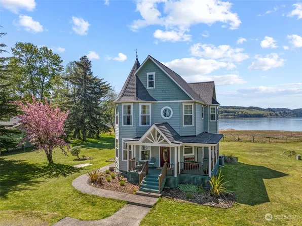 205 Ostervold Road, Cathlamet, WA 98612