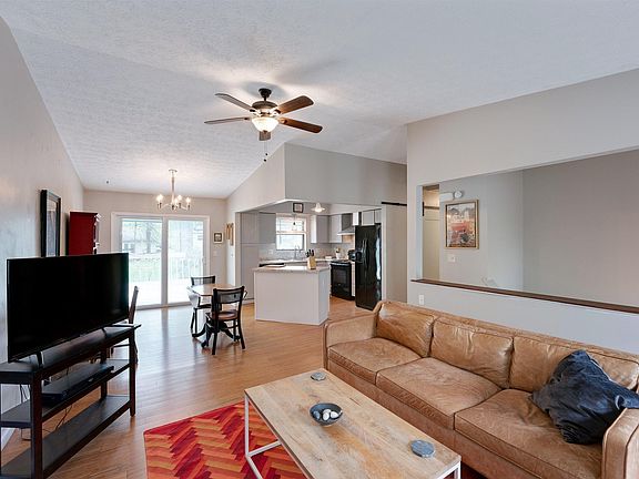 5th image of 3953 Bluebird Ct