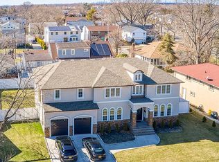 22 Fairview Ave, Valley Stream, NY 11581