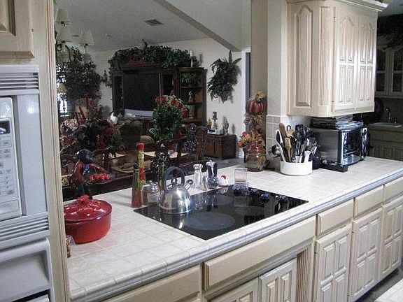 2nd image of 10 Brittany Ln