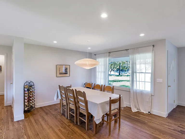 6045 Sound Ave — Photo 11