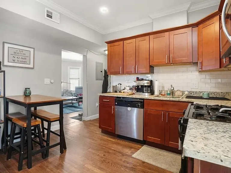 47 Beech Glen St — Photo 2