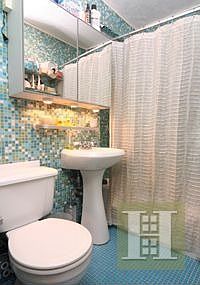 5th image of 33 Greenwich Ave APT 3L
