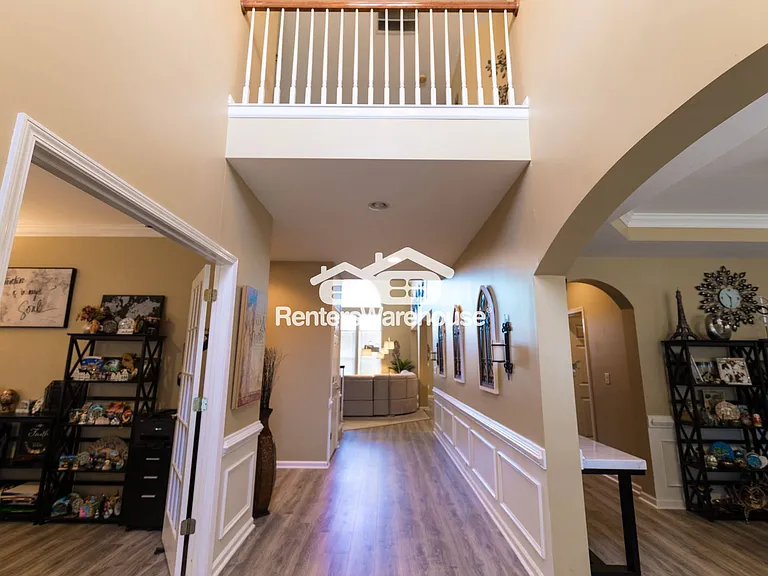 1900 Enfield Ct — Photo 3
