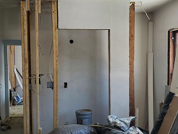 4th image of 1469 Bryden Rd