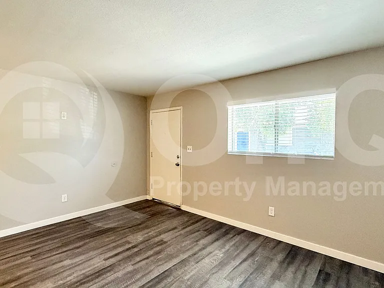 3002 E Waltann Ln #2 — Photo 12
