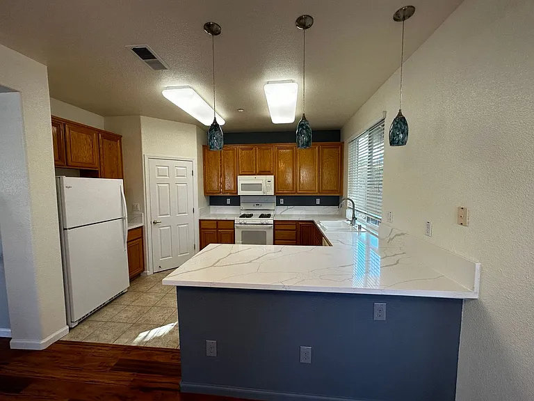575 Quindell Way — Photo 6
