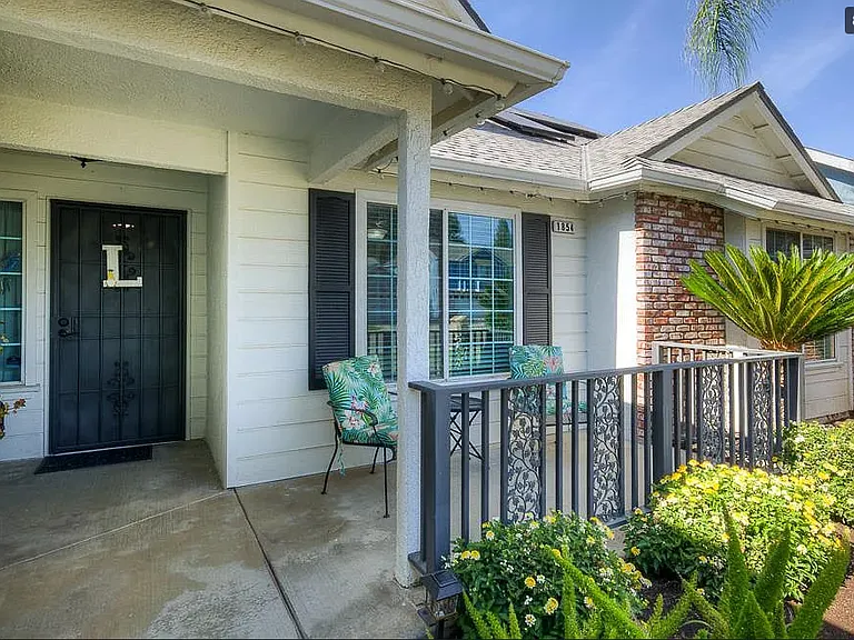 1854 E Brandywine Ln — Photo 3