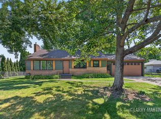1916 Manning Ave NW, Grand Rapids, MI 49534