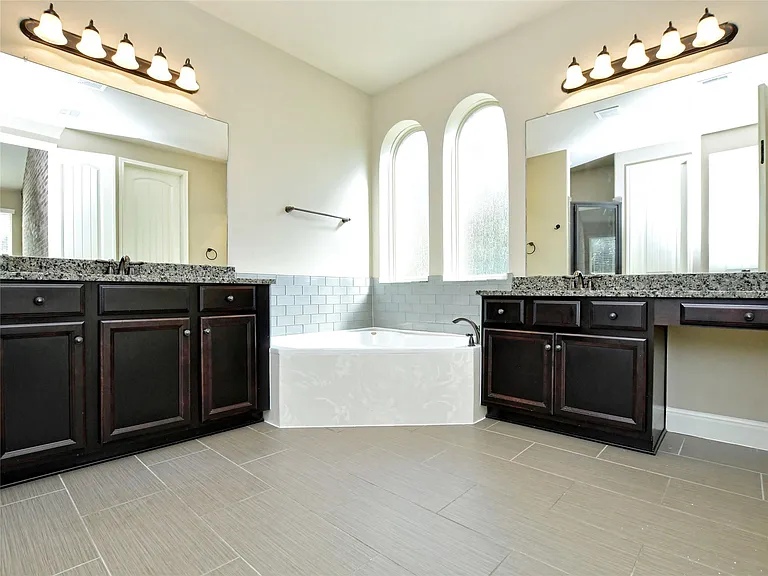 15205 Joseph Dr — Photo 20