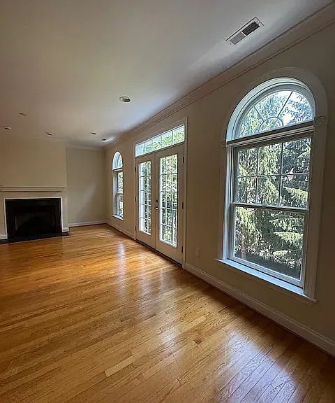 748 Moore Ave — Photo 8