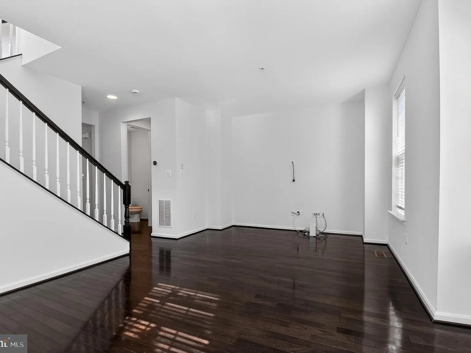 3 bed, 2.5 bath, 1448 sqft, $3,350 — Photo 4