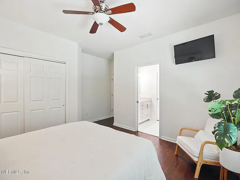 150A N Roscoe Blvd — Photo 40