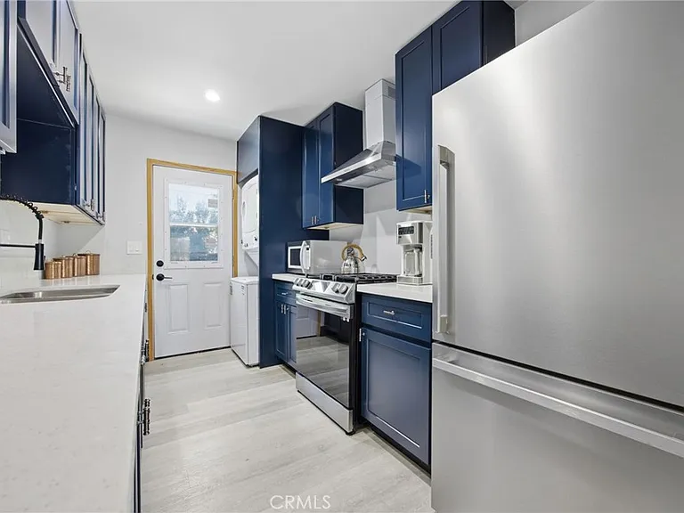 17660 Martha St — Photo 10
