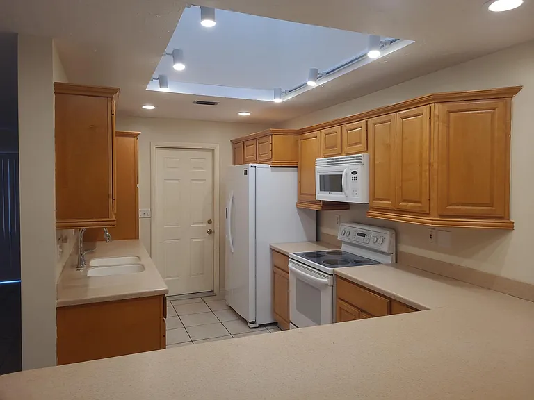 4273 Eastwood Dr — Photo 6