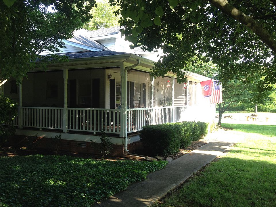 Screened in front porch.