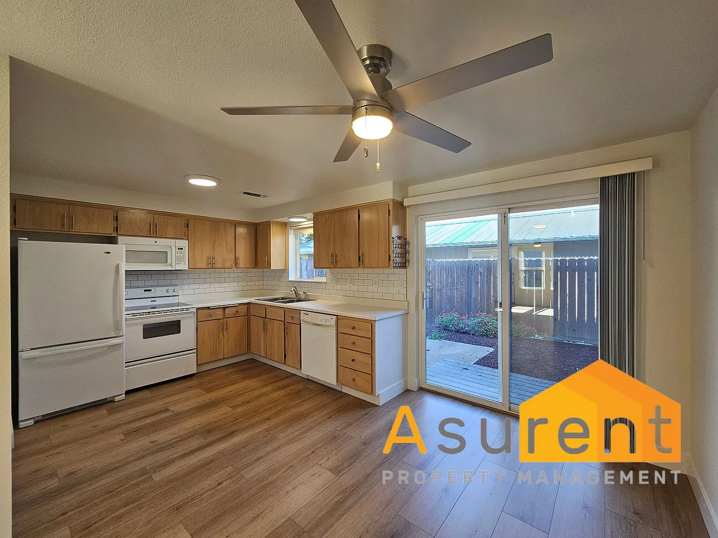 Remodeled 3BR/1.5BA Medford Townhome with In-Unit Laundry & Fully Fenced Patio! — Photo 3