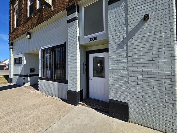 2nd image of 3009 Pearl Ave #102