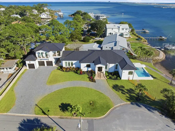 215 Hood Ave SE, Fort Walton Beach, FL 32548