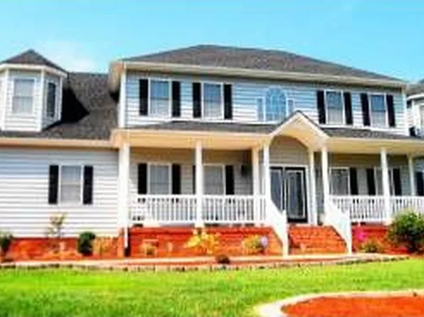 14000 Mountshire Ln, Chester, VA 23836