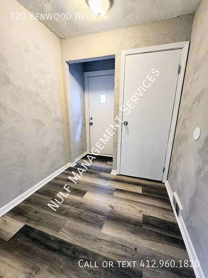 2 bed, 2 bath + bonus room in McKees Rocks — Photo 3