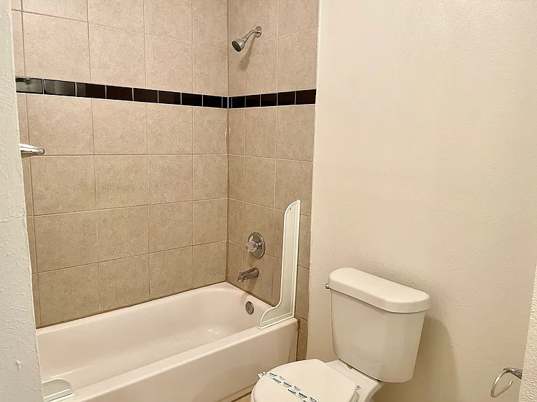 2310 Chapel Hill Ln — Photo 16