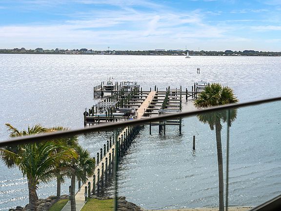 4th image of 225 Strand Dr #404