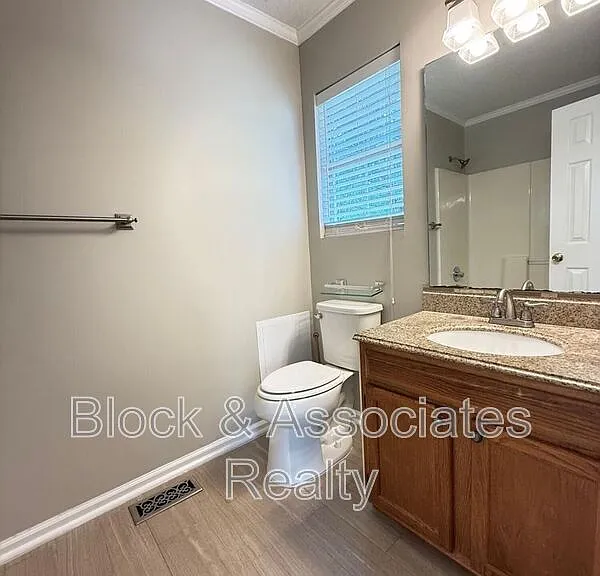 610 E Jones Ave — Photo 12