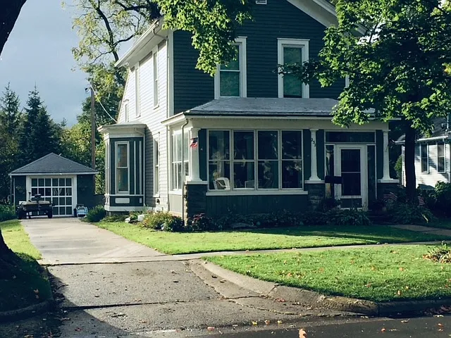 Photo 1 of 16 - 232 Maxwell St - Lake Geneva, WI Primary Photo - 232 Maxwell St