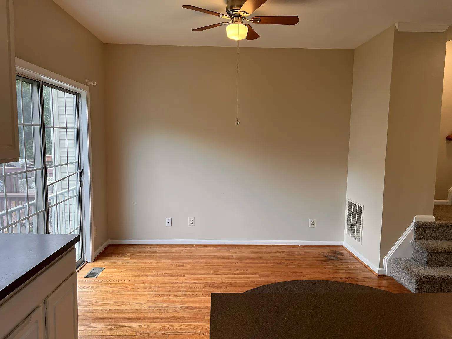 3 bed, 1960 sqft, $2,900 — Photo 4