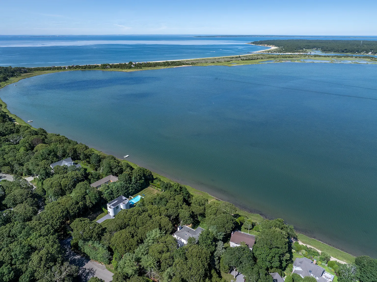 Waterfront Summer Rental — Photo 3