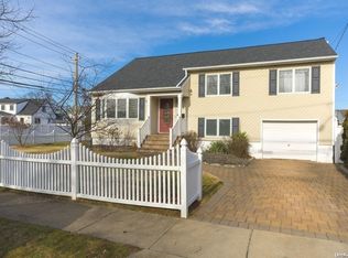 188 Anchor Ave, Oceanside, NY 11572