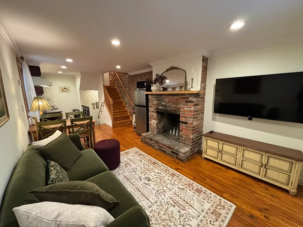 1 bed, 700 sqft, $2,800 — Photo 2